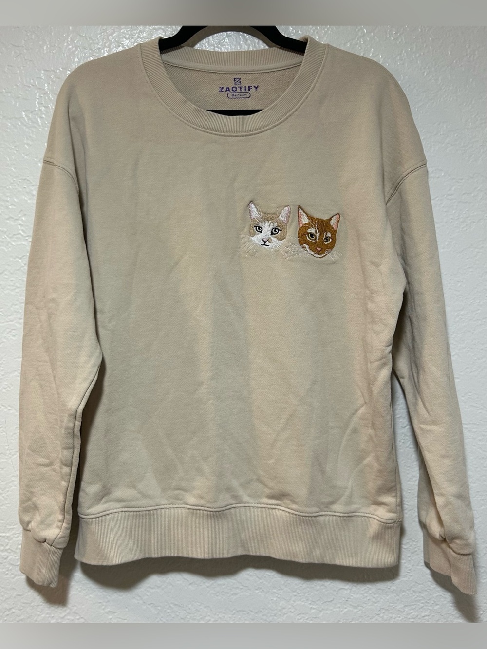 Zaotify Beige and Orange Cats Embroidered Crew Sweatshirt